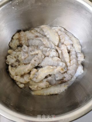 皮皮虾肉炒鸡蛋的做法步骤：1