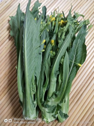 腊肠炒迟菜心的做法步骤：1