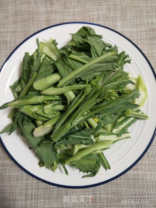 腊肠炒迟菜心的做法步骤：2