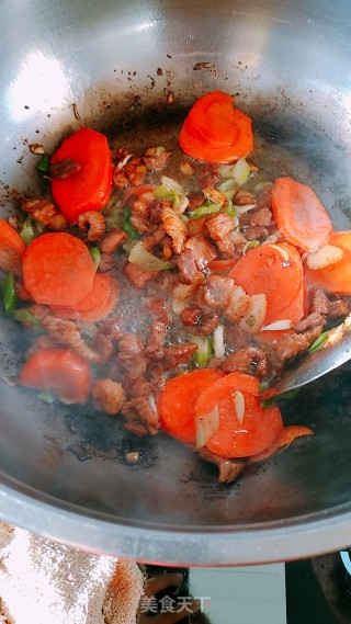 五花肉炖粉条的做法步骤：5