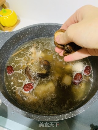 双菇虫草鸡汤的做法步骤：5