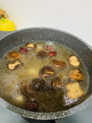 双菇虫草鸡汤的做法步骤：6
