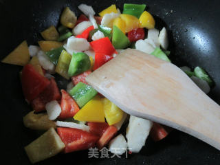 彩椒炒荸荠的做法步骤：4