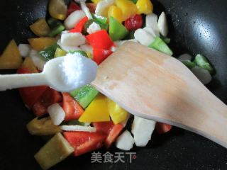 彩椒炒荸荠的做法步骤：5