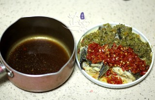 绝味双椒蒸鲈鱼的做法步骤：8