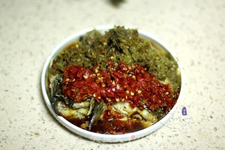 绝味双椒蒸鲈鱼的做法步骤：9