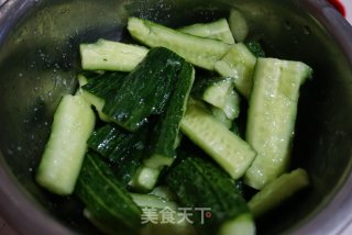腌黄瓜条的做法步骤：2