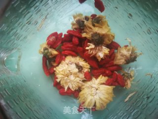 枸杞菊花茶的做法步骤：4