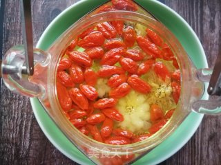 枸杞菊花茶的做法步骤：6