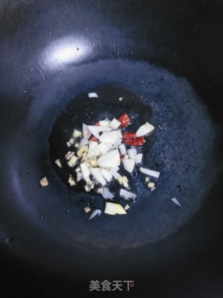 醋溜白菜的做法步骤：1