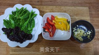彩椒荷兰豆的做法步骤：2