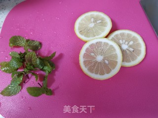 带鱼京白烧水晶粉的做法步骤：1