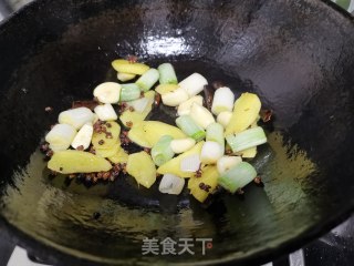 带鱼京白烧水晶粉的做法步骤：8