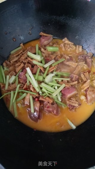 板鸭腿炖小竹笋的做法步骤：8