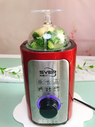 西兰花蛋黄泥的做法步骤：7