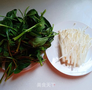 金针菇拌菠菜的做法步骤：1