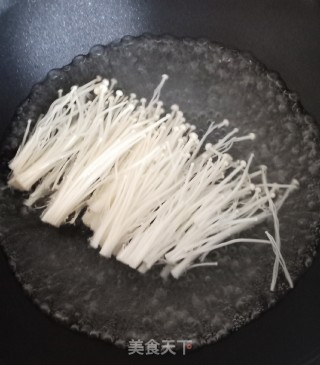金针菇拌菠菜的做法步骤：3