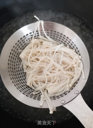 金针菇拌菠菜的做法步骤：4