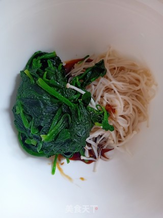 金针菇拌菠菜的做法步骤：5