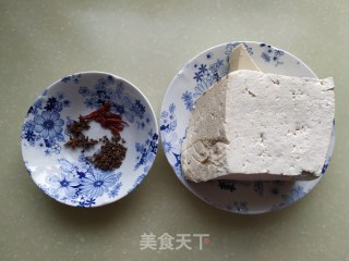卤炸豆腐的做法步骤：1