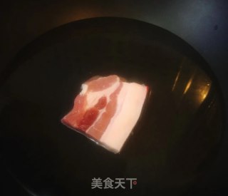 青椒炒回锅肉的做法步骤：2