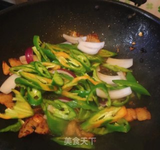 青椒炒回锅肉的做法步骤：8