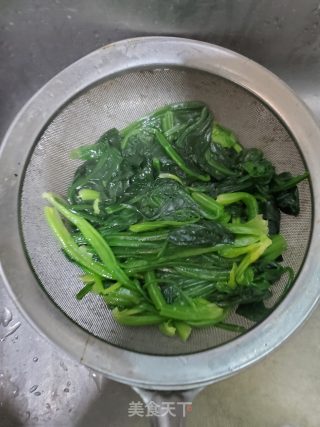 香酥花生拌菠菜的做法步骤：7