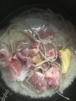 鱿鱼瑶柱骨头粥的做法步骤：4