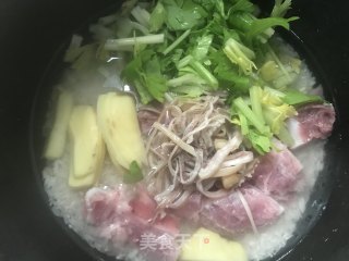 鱿鱼瑶柱骨头粥的做法步骤：6