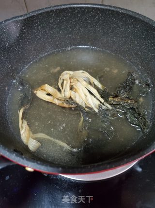 猪骨煲菜干的做法步骤：3