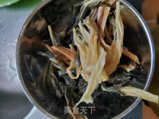 猪骨煲菜干的做法步骤：4