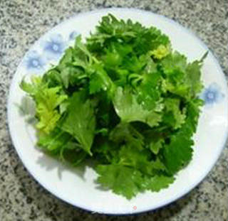 瘦肉丝芹炒叶炒年糕的做法步骤：3