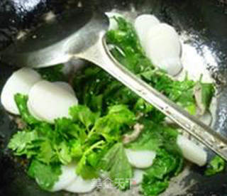 瘦肉丝芹炒叶炒年糕的做法步骤：7