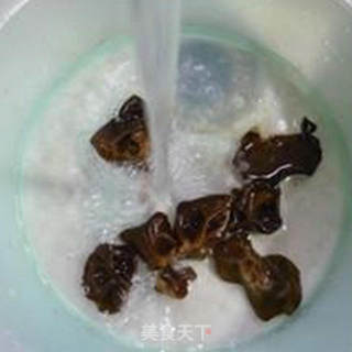 菌菇杂炒西兰花梗的做法步骤：4