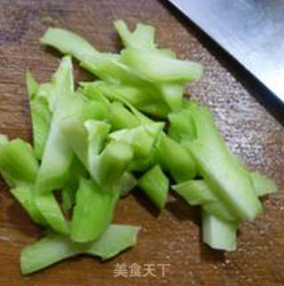 菌菇杂炒西兰花梗的做法步骤：6