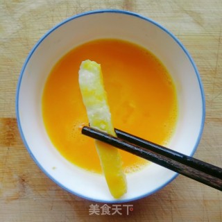 煎馒头条的做法步骤：4
