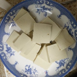 老干妈炒千叶豆腐的做法步骤：2