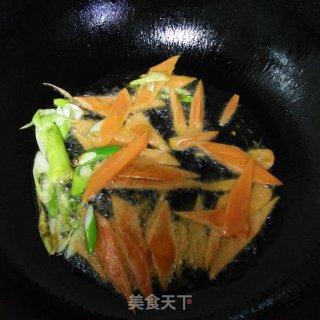 老干妈炒千叶豆腐的做法步骤：4