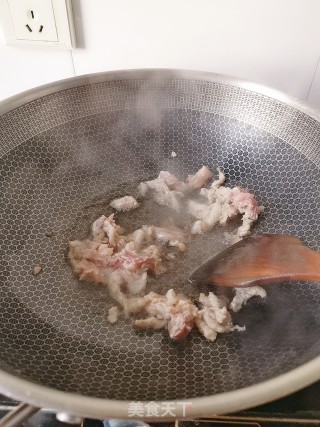 肉炒蟹味菇的做法步骤：3