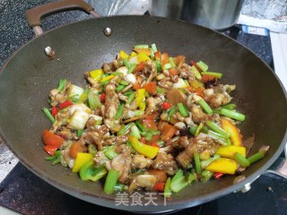 紫苏牛蛙煲的做法步骤：5