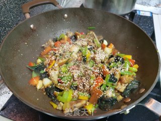 紫苏牛蛙煲的做法步骤：8