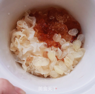 桃胶雪燕皂角米银耳羹，富含慢慢的胶原蛋白！美容养颜的圣品！的做法步骤：2