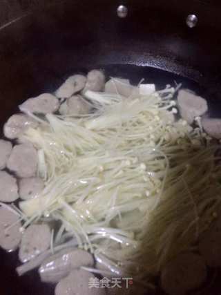 金针菇肉丸汤的做法步骤：4