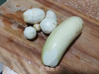 毛芋萝卜烧豆渣的做法步骤：2
