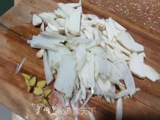 毛芋萝卜烧豆渣的做法步骤：3