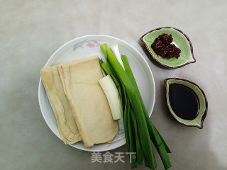 酱焖豆皮的做法步骤：1