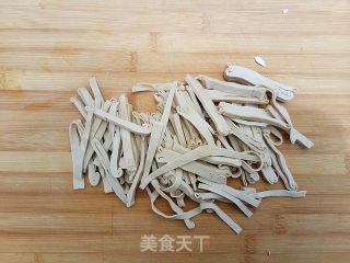 酱焖豆皮的做法步骤：3