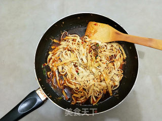 酱焖豆皮的做法步骤：8