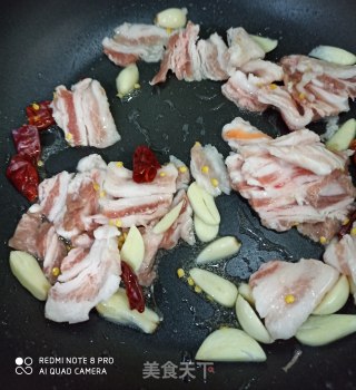 五花肉炒粉丝包菜的做法步骤：4