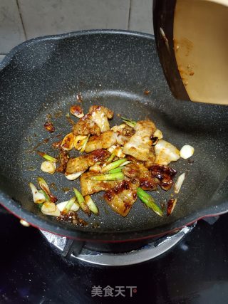 青蒜炒五花肉的做法步骤：10